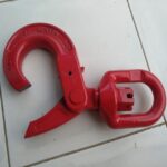 g80-5-3t-lifting-hook-with-self-locking-latch-and-swivel_01.jpg