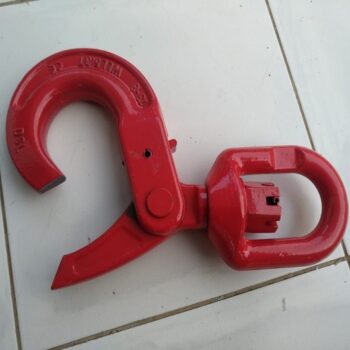 G80 5.3T Lifting Hook with Self-Locking Latch and Swivel