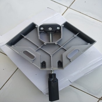 Heavy Duty Swing Jaw Corner Clamp - 68mm, 90°