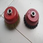 wire-cup-brush-for-flat-surfaces-flexible-steel-bristles-arbor-mount_02.jpg