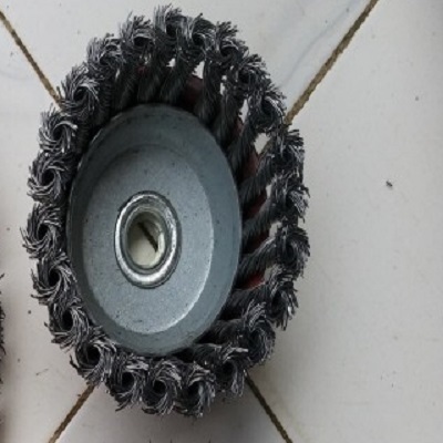 wire-cup-brush-for-flat-surfaces-twisted-steel-bristles-arbor-mount_03.jpg
